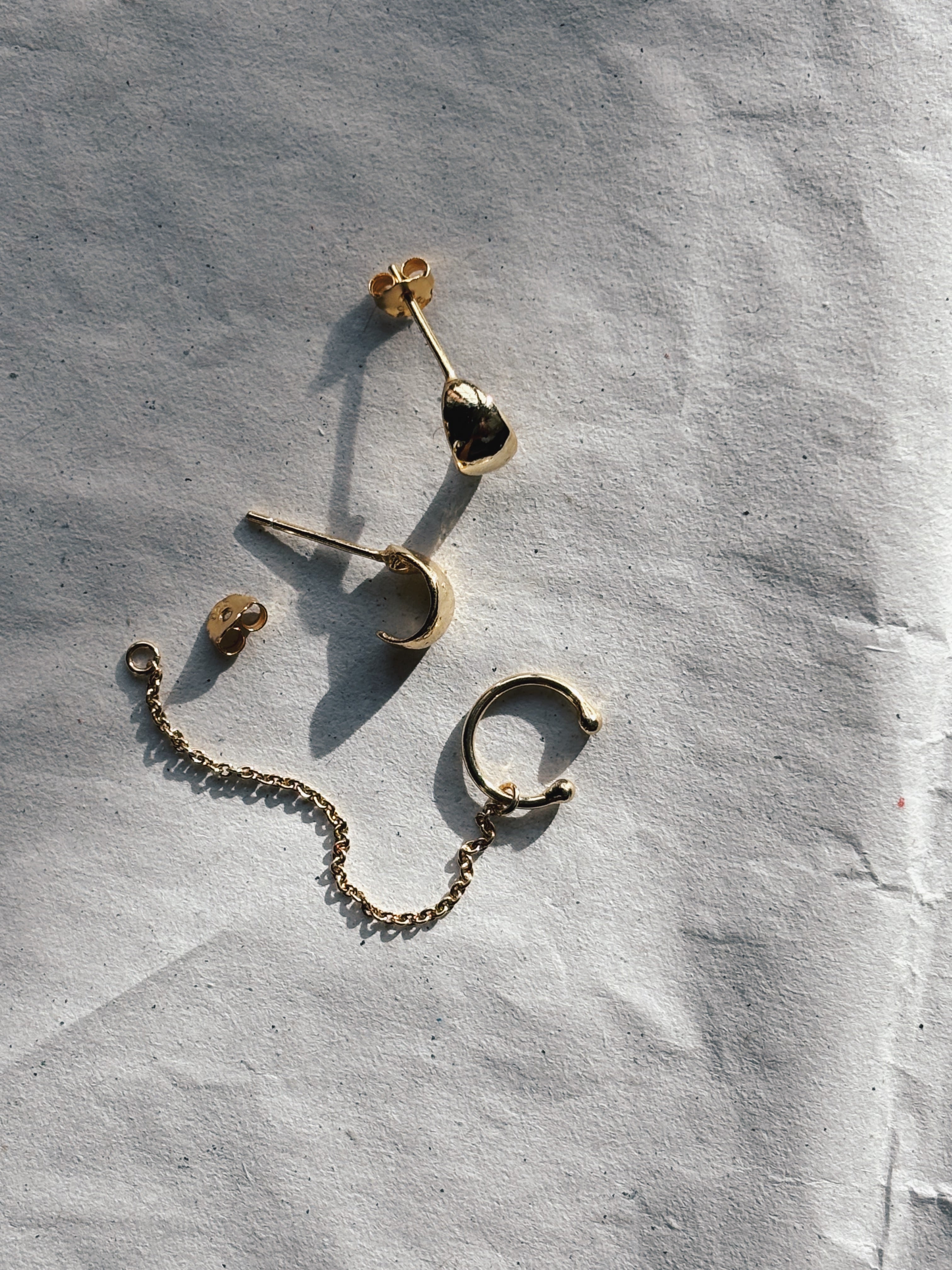 FW25 - Set Huggie Hoops + Chain EarCuff (Zilver of Verguld) (Pre-Order)