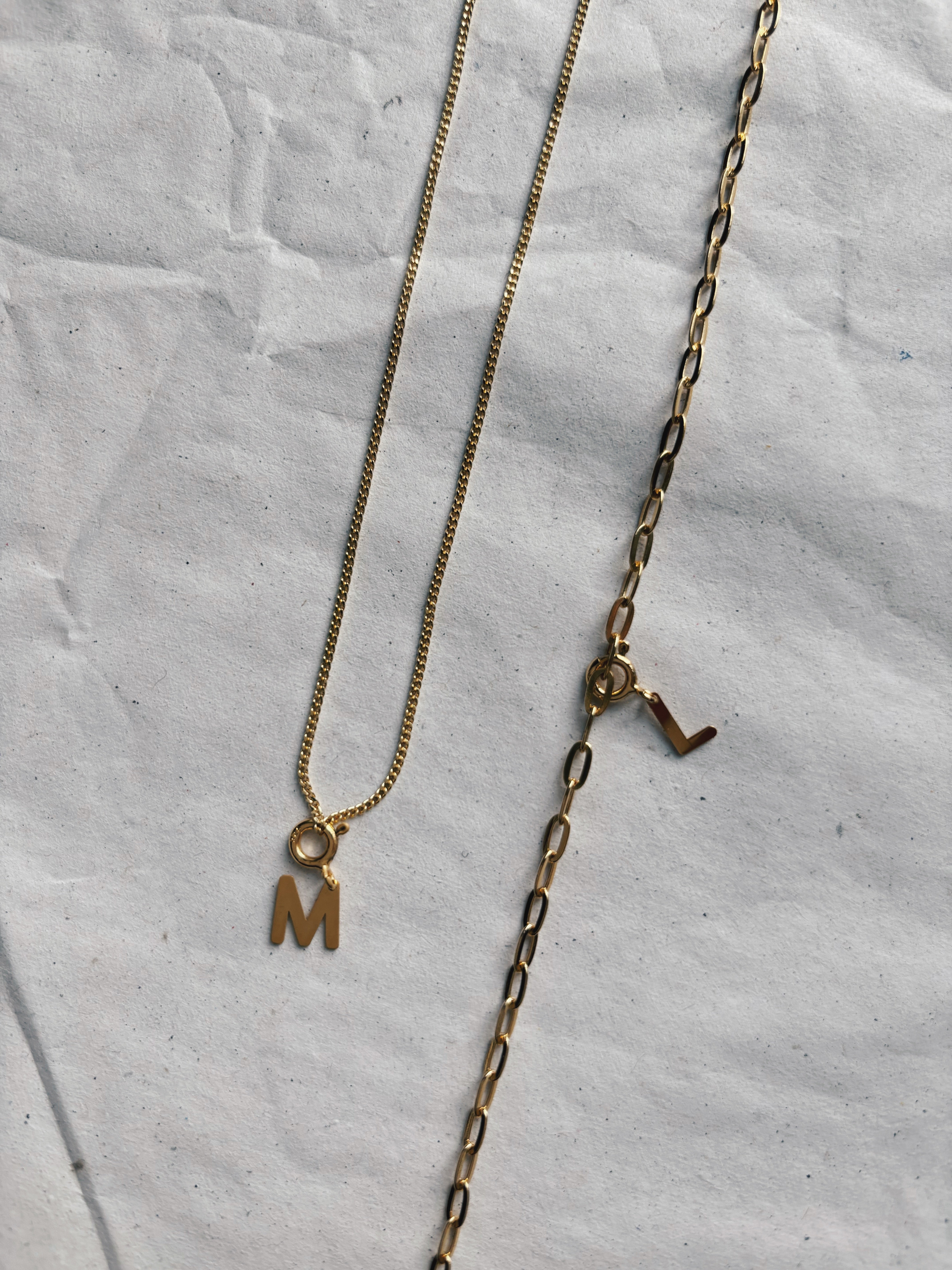CAPSULE LETTER COLLECTION - Fijne ketting & Letter (Zilver of Verguld)