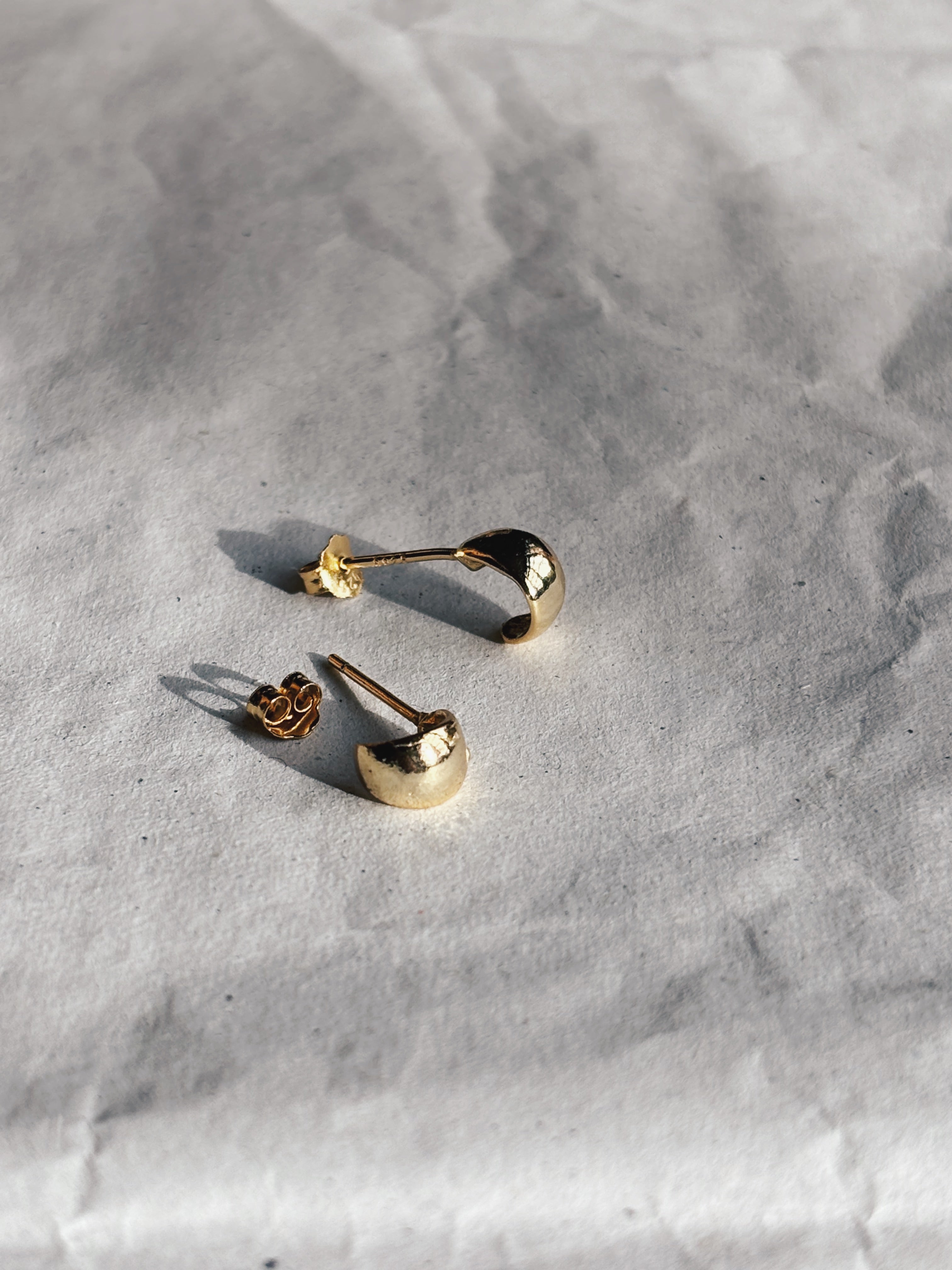 FW25 - Huggie Hoops  (Zilver of Verguld) (Pre-Order)