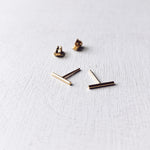 BASIC - oorbellen - simple bar - verguld