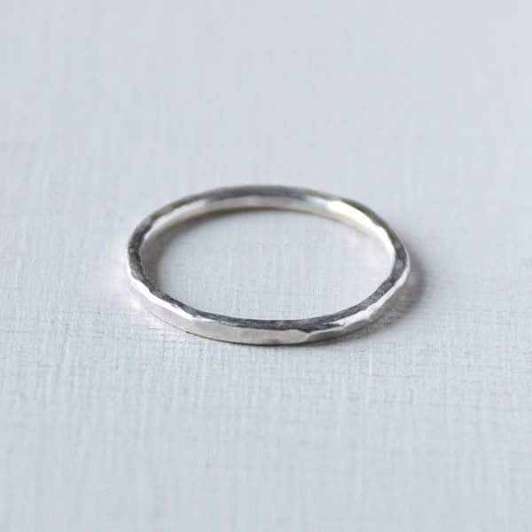 MINIMALsilver RING – Gehamerd (Zilver of Verguld)